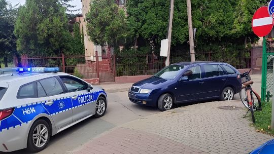 Potrącenie rowerzystki w Płońsku. 64-latka z urazem głowy trafiła do szpitala