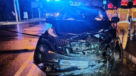Poważna kraksa na Warszawskiej. Trzy osoby ranne, w tym 4-letnie dziecko 