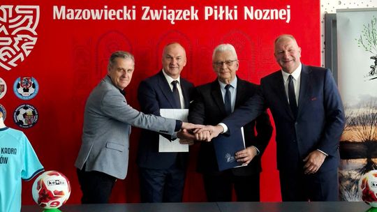 Powiat ciechanowski inwestuje w młodych piłkarzy. Podpisano kluczową umowę z Mazowieckim Związkiem Piłki Nożnej
