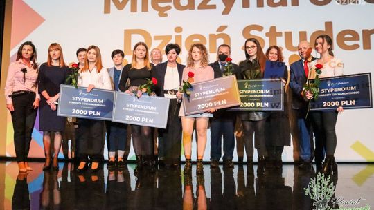 Powiat ciechanowski nagrodził najzdolniejszych studentów