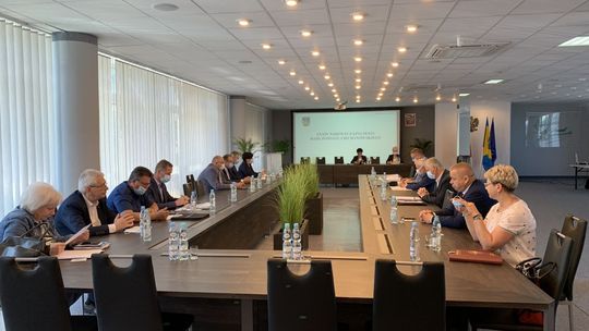 Powiat wprowadził dodatkowe środki do budżetu na nadzwyczajnej sesji