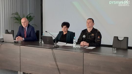 Powiatowy Zespół Zarządzania Kryzysowego z władzami z terenu powiatu ciechanowskiego