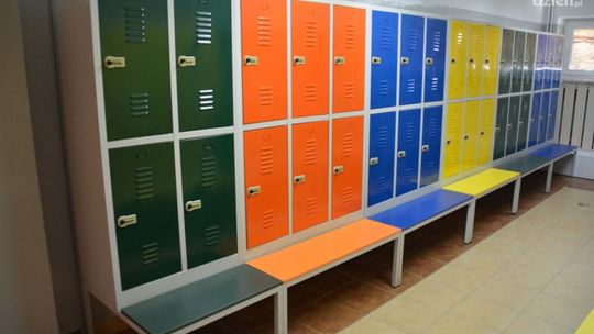 Prawie 1000 nowych szafek dla uczniów ciechanowskiej szkoły