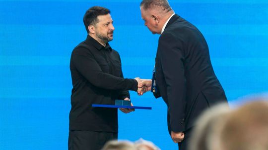 Prezydent Zełenski odznaczył Burmistrza Płońska. Andrzej Pietrasik ze „Złotym Sercem”