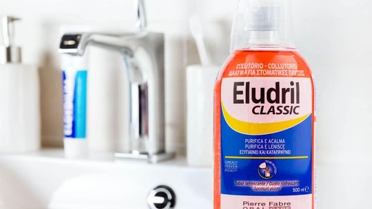 Protezy zębowe stałe i ruchome, jak dbać o codzienną higienę?