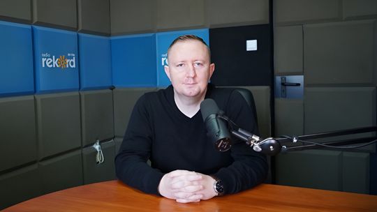 Przemysław Prekiel w studiu Radia Rekord
