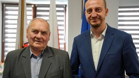 Burmistrz Łukasz Chrostowski i Aresław podczas spotkania w Przasnyszu