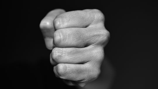 Przez 14 dni nie może wejść do własnego domu. To kara dla 77 -latka