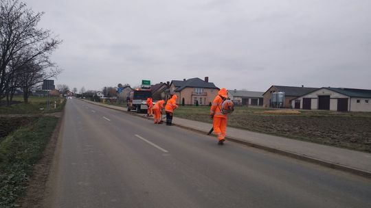 PZD w Ciechanowie sprząta, policja prowadzi postępowania, a błoto wciąż zalega!