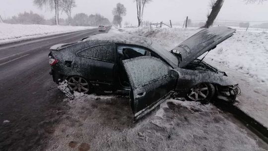 Ranna pasażerka po dachowaniu samochodu w Ujazdówku