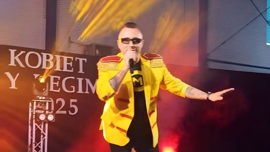 Regimin świętował Dzień Kobiet z Czadomanem! Kwiaty, wyróżnienia i ... koncert 