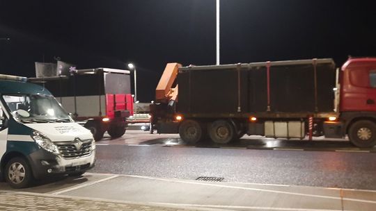 Rekordowe przeciążenia na trasie S7. Inspekcja Transportu Drogowego zatrzymała „stonogi” ważące ponad 76 ton