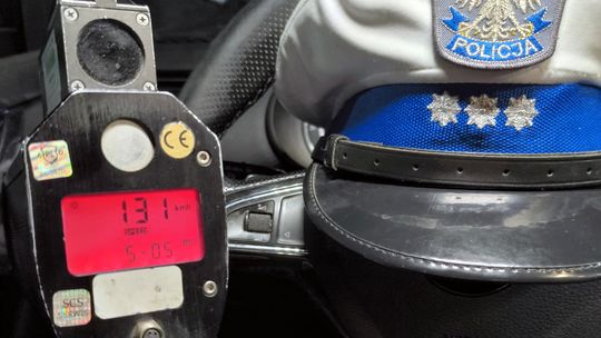 Rekordzista z audi jechał 131 km/h. Na dodatek nie miał prawa jazdy