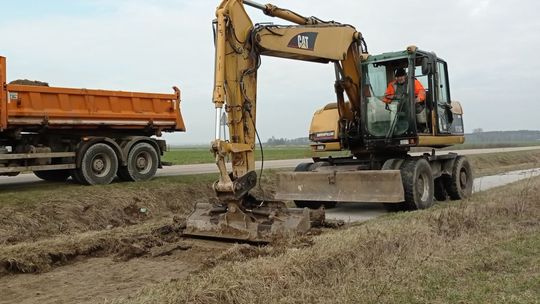 Remont ścieżki rowerowej "różowych słupów" na trasie Przasnysz - Chorzele