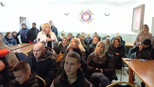 Rodzice z Malużyna: Będziemy walczyć o szkołę. Sami zbierzemy pieniądze na remont