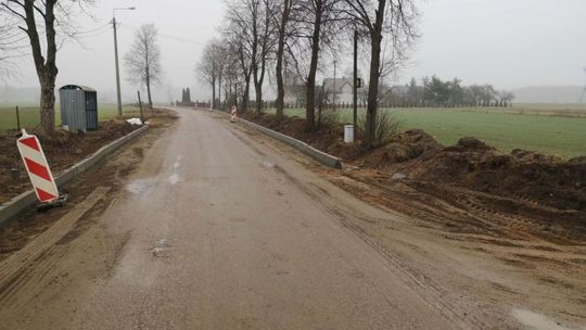 Rozbudowa drogi Dębsk-Szydłowo w toku