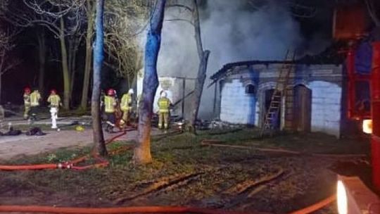 Rozerwaną wybuchem butlę po gazie znaleziono podczas pożaru w Milewie - Rączkach