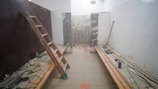 Ruszył remont szatni na ciechanowskiej krytej pływalni