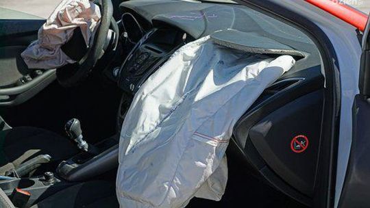 Saabem w Volkswagena. Sprawca był nietrzeźwy