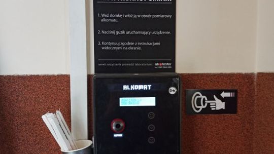 Samoobsługowy alkomat w płońskiej komendzie