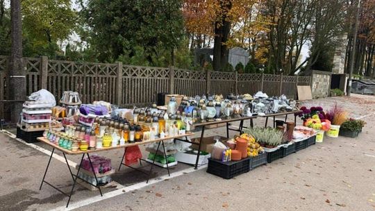 Samorząd Ciechanowa wspomoże handlujących kwiatami i zniczami