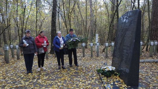Seniorzy uczcili pamięć zamordowanych