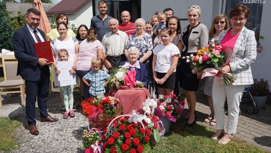 Setne urodziny pani Haliny z Wronowa. Doczekała się 6 dzieci, 20 wnuków, 32 prawnuków i 5 praprawnuków