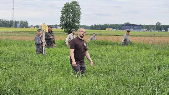 Sianokosy bez ofiar. Myśliwi i rolnicy wspólnie chronią młode zwierzęta
