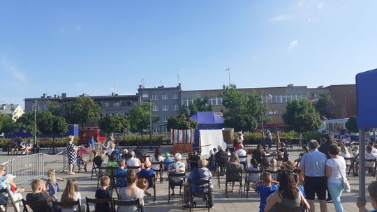 Słońce, aktorzy i dobra zabawa. Teatrzyk uliczny po raz drugi w Ciechanowie