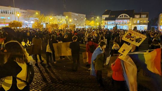Strajk Kobiet przeszedł ulicami Ciechanowa. Szacunkowo wzięło w nim udział ok. 2 tysiące mieszkańców