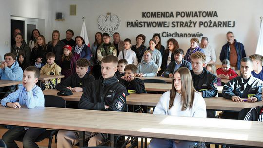 Strażacy sprawdzili wiedzę uczniów z powiatu ciechanowskiego Laureaci konkursu wiedzy straży pożarnej