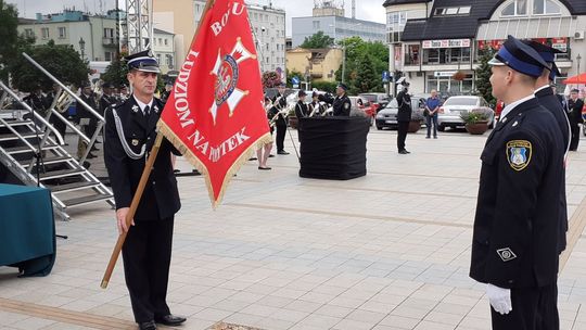 Stuczterdziestoletnia Ochotnicza Straż Pożarna w Ciechanowie otrzymała ufundowany przez lokalną społeczność nowy sztandar