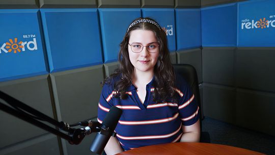 Karolina Konopa w studiu Radia Rekord