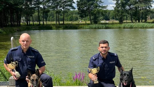 Sukces ciechanowskich policjantów na zawodach kynologicznych