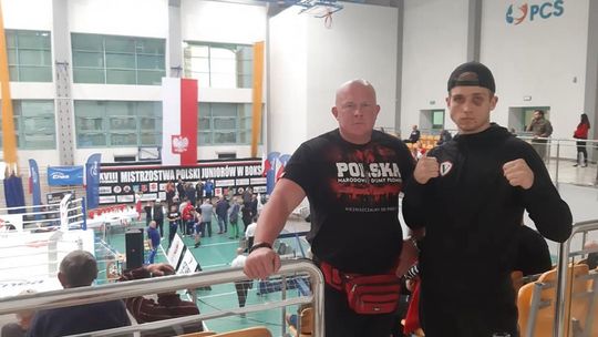 Sukces pięściarza z Regimina, Szymon Dobrzeniecki na podium mistrzostw Polski