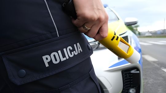 Świadek powiadomił policję. Pijany kierowca z zakazem zatrzymany w Sońsku