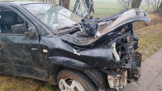 Rozbity samochód osobowy w Łopacinie