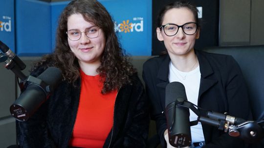 Natalia Olszewska i Karolina Konopa w studiu Radiu Rekord