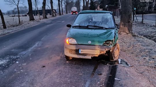 Szreńsk. Fiatem uderzył w pługo-piaskarkę, był kompletnie pijany