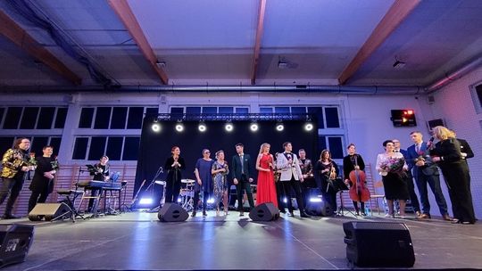 Tango z Bondem - koncert w rodowej miejscowości Krasińskich