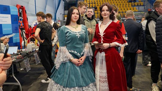 Edukacja i praca pod jednym dachem – tłumy na targach w Ciechanowie