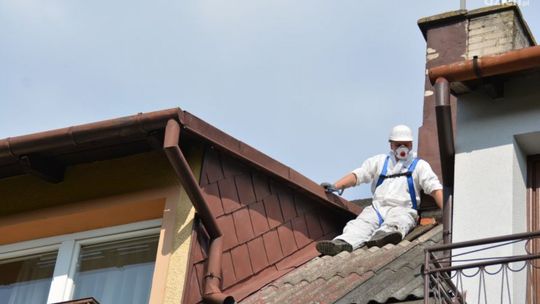 Termin upływa 17 maja. Miasto pomoże usunąć azbest z dachów