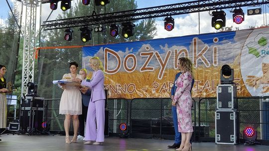 „To jest owoc tej ziemi”. Dożynki w gminie Regimin jako hołd dla pracy rolników.