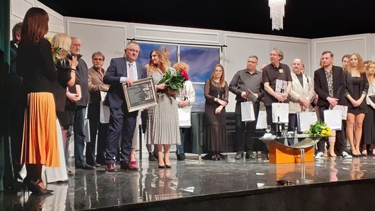 To już nie jest grupa amatorów. Teatr Rozmyty Kontrast świętował dziesięciolecie istnienia