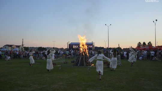 Tradycji stało się zadość. W Glinojecku odbył się tradycyjny festyn pn. "Wianki." Przypomina o "Nocy Kupały" lub jak kto woli "Nocy Świętojańskiej" 