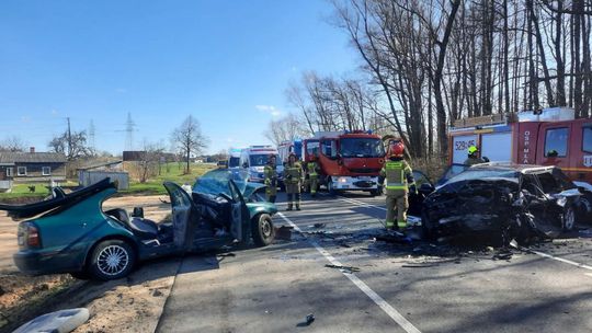 Tragedia na prostej drodze. 36-latek nie przeżył czołowego zderzenia