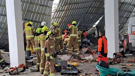 Tragedia w Mławie: zawalił się dach hali. Dwóch robotników zginęło, jeden ranny [aktualizowane]