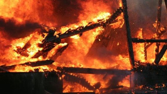 Tragiczny pożar w Glinojecku. Zapalił się domek letniskowy, jedna osoba nie żyje 