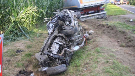 Tragiczny wypadek pod Żukowem. Nie żyje kierowca osobowej hondy