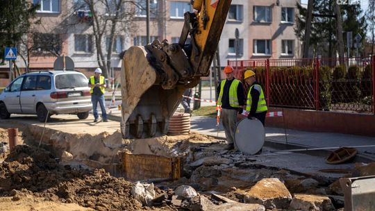Trwa przebudowa ul. Asnyka w Ciechanowie. Na początek kanalizacja